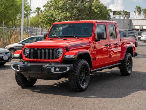Used 2025 Jeep Gladiator Sport AWD/4WD image 3