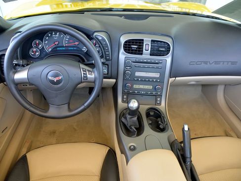 Used 2007 Chevrolet Corvette Coupe w/ Preferred Equipment Group RWD image 17