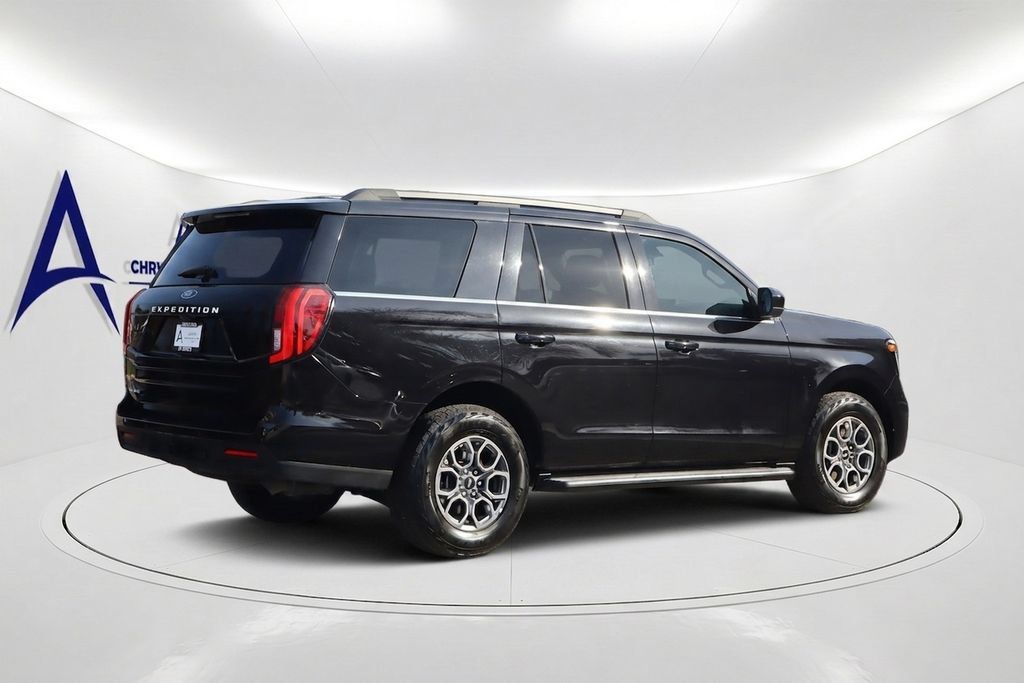 Used 2025 Ford Expedition Active AWD/4WD image 4