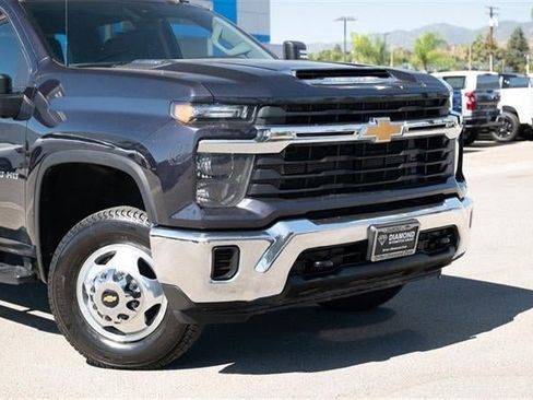 Used 2024 Chevrolet Silverado 3500 LT image 9
