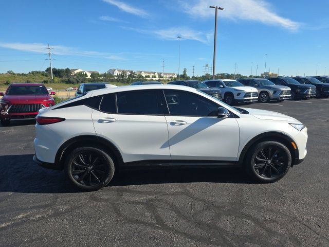 Used 2024 Buick Envista Sport Touring w/ Convenience I Package FWD image 4