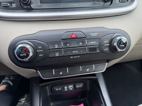 Used 2017 Kia Sorento LX w/ LX Convenience Package image 17
