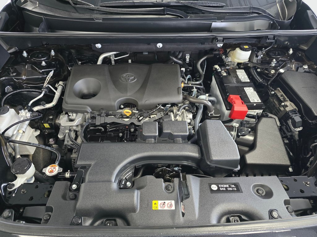 Used 2025 Toyota RAV4 XLE AWD/4WD image 12