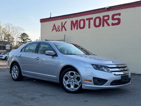 Used 2010 Ford Fusion SE image 1