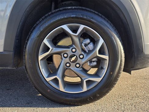 Certified 2025 Chevrolet Trax LT image 11