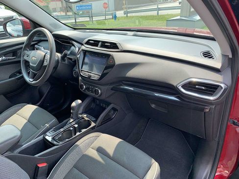 Certified 2021 Chevrolet TrailBlazer LT w/ Convenience Package FWD image 26