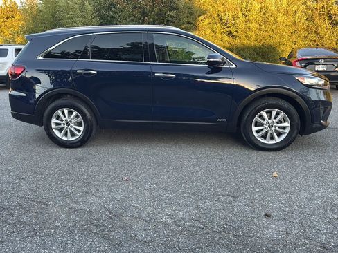 Used 2020 Kia Sorento LX w/ LX I4 Convenience Package image 4