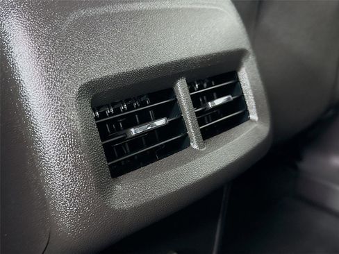 Used 2024 Chevrolet Equinox LT image 24