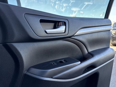 Used 2019 Toyota Highlander XLE image 28