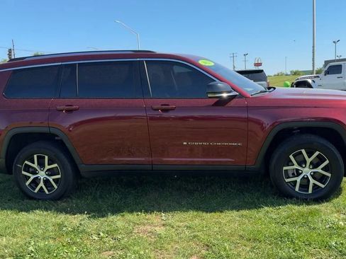 Used 2023 Jeep Grand Cherokee L Limited AWD/4WD image 7