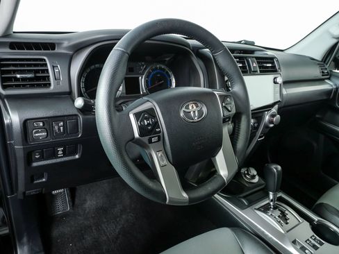 Used 2018 Toyota 4Runner SR5 Premium AWD/4WD image 4