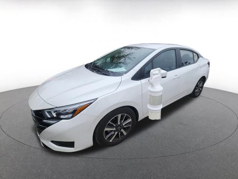 Used 2025 Nissan Versa SV image 4