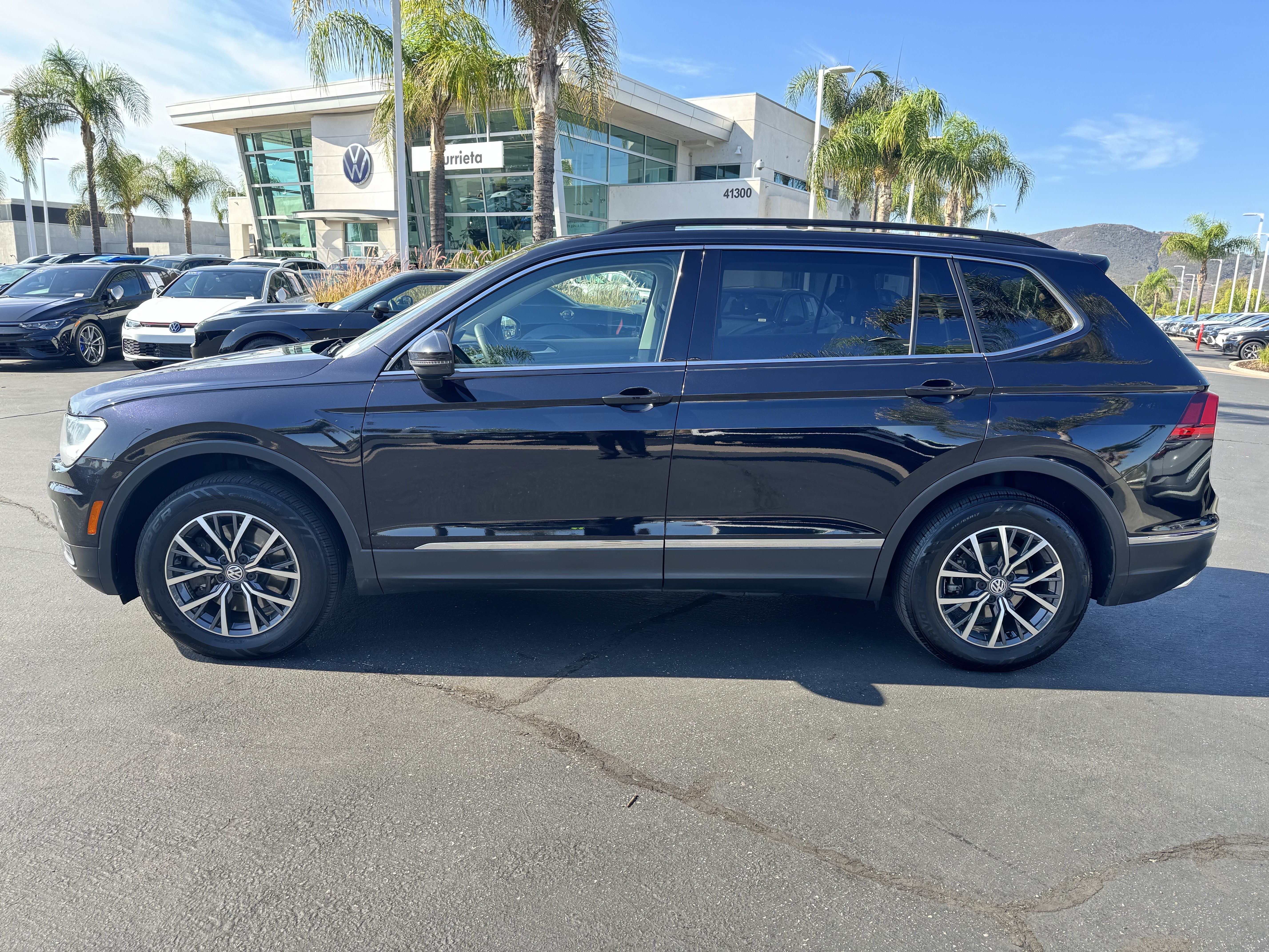 Used 2020 Volkswagen Tiguan SE w/ Panoramic Sunroof Package FWD image 6