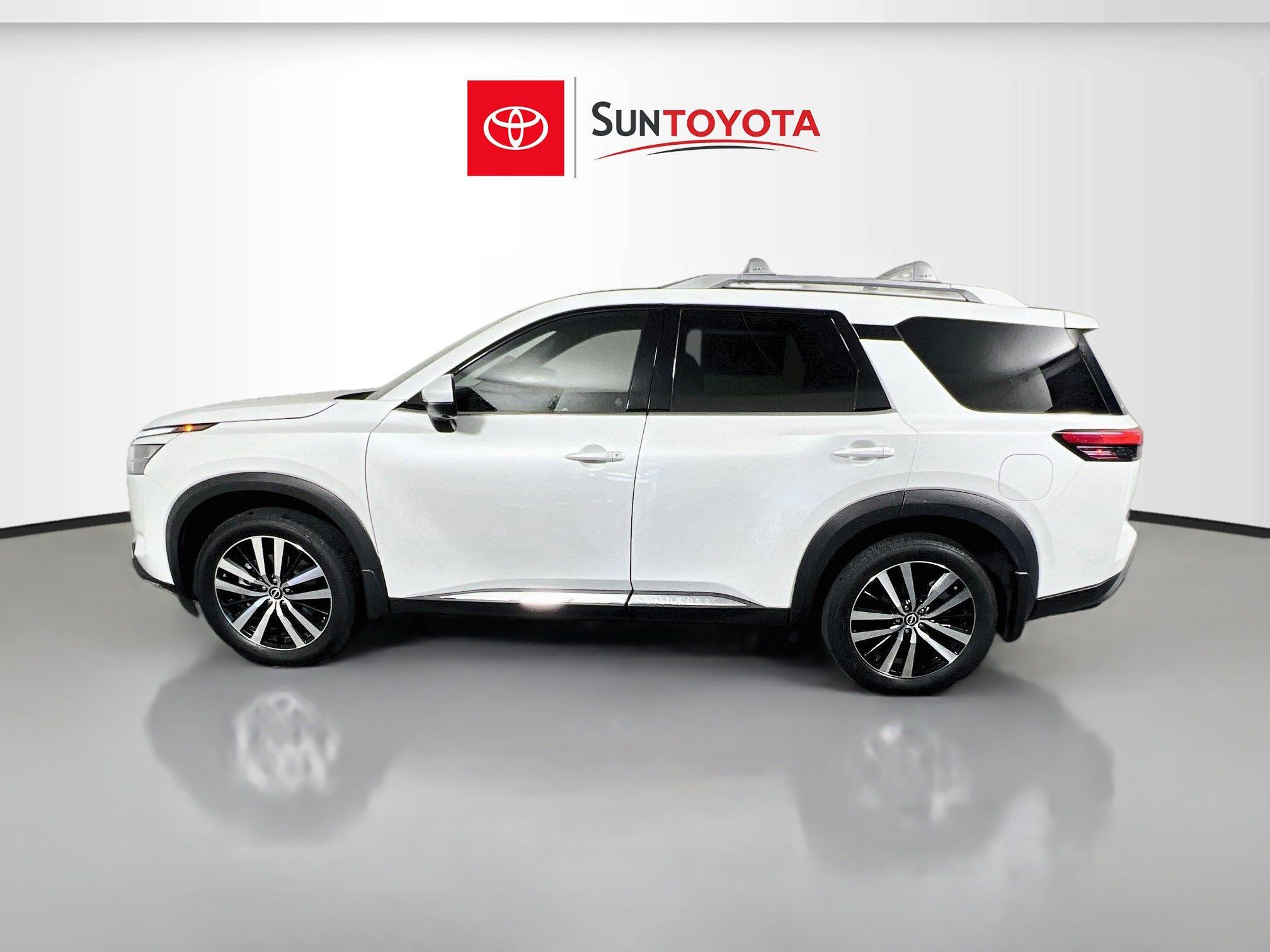 Used 2025 Nissan Pathfinder Platinum w/ Cargo Package FWD image 7