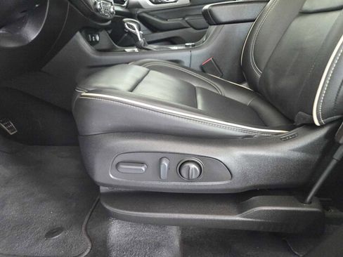 Certified 2023 Chevrolet Traverse Premier FWD image 24