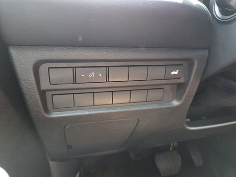 Used 2025 Mitsubishi Outlander SE FWD image 32