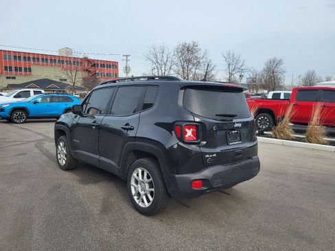 Used 2023 Jeep Renegade Latitude w/ Premium Group AWD/4WD image 5