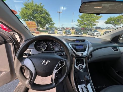 Used 2012 Hyundai Elantra GLS FWD image 32