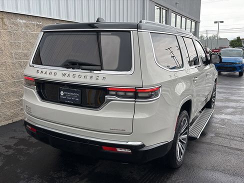 Used 2022 Jeep Grand Wagoneer Series III w/ Rear Seat Video Group 1 AWD/4WD image 3