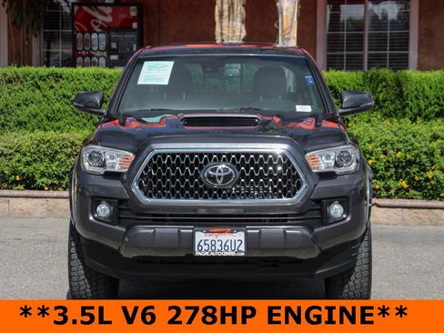 Used 2019 Toyota Tacoma TRD Sport image 3
