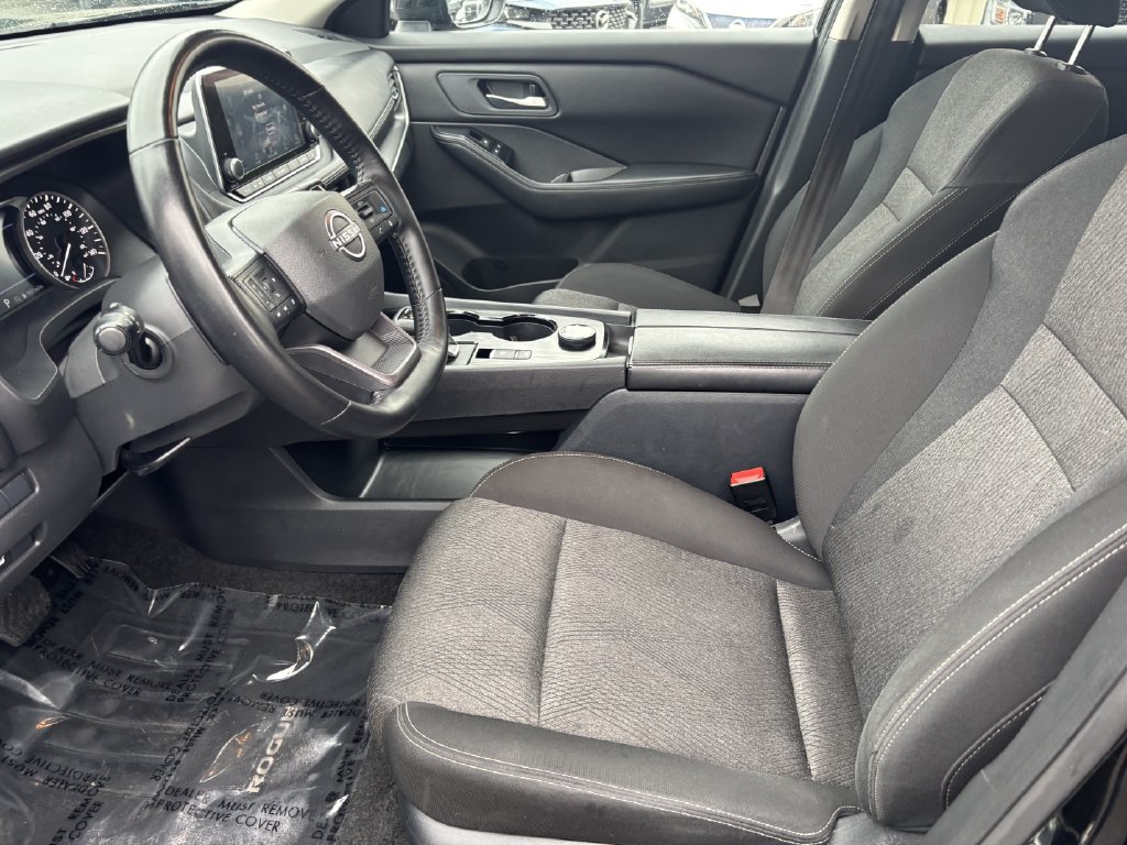 Used 2025 Nissan Rogue SV AWD/4WD image 12