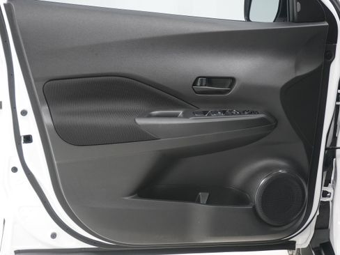 Used 2021 Nissan Kicks S image 13