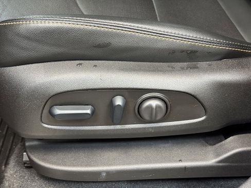 Used 2024 Chevrolet Equinox Premier image 12