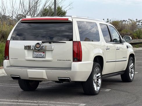 Used 2014 Cadillac Escalade ESV Platinum AWD/4WD image 6