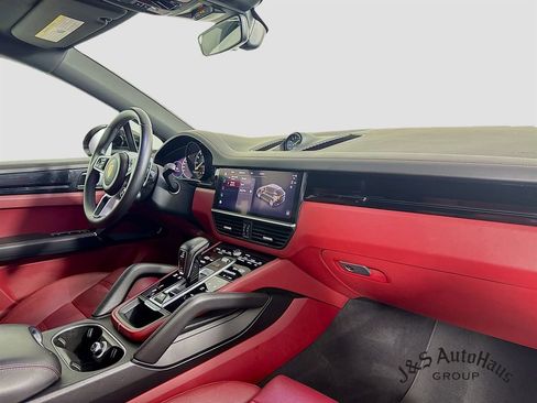 Used 2022 Porsche Cayenne E-Hybrid Coupe image 35