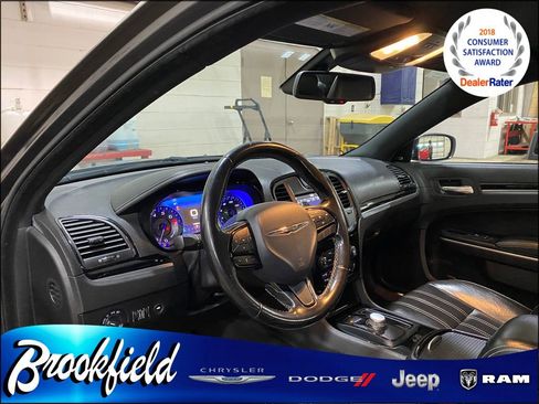 Used 2019 Chrysler 300 S image 30