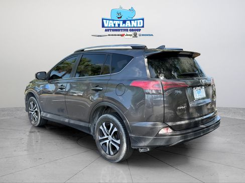 Used 2018 Toyota RAV4 LE FWD image 3