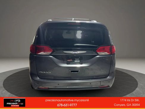 Used 2017 Chrysler Pacifica Touring-L w/ Tire & Wheel Group image 5