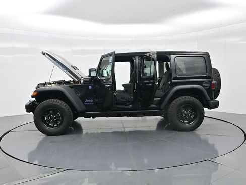 Used 2024 Jeep Wrangler Unlimited image 43