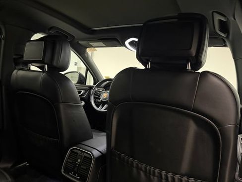 Certified 2023 Porsche Macan S AWD/4WD image 32
