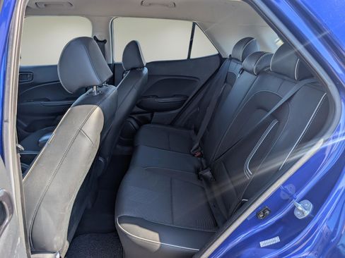 Used 2023 Hyundai Venue Limited image 10