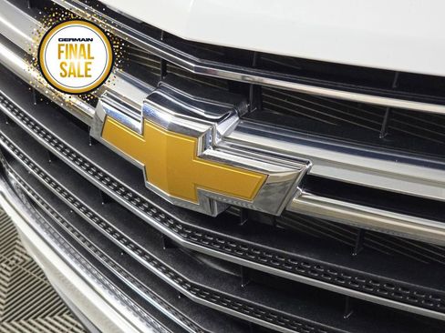 Used 2020 Chevrolet Traverse LT image 11