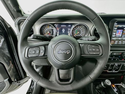 Used 2023 Jeep Gladiator Sport AWD/4WD image 11