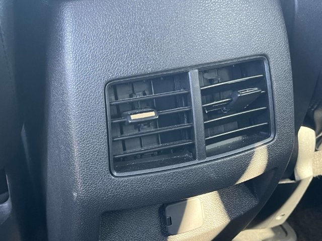 Used 2013 Ford Edge SEL FWD image 20