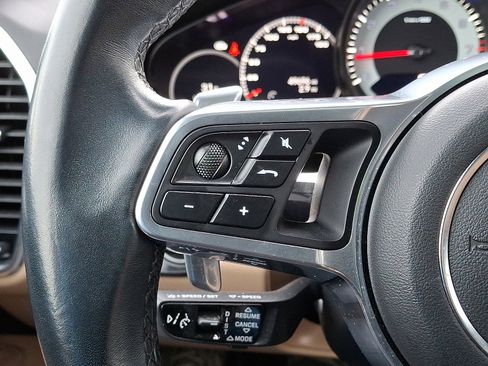 Used 2023 Porsche Cayenne S image 24