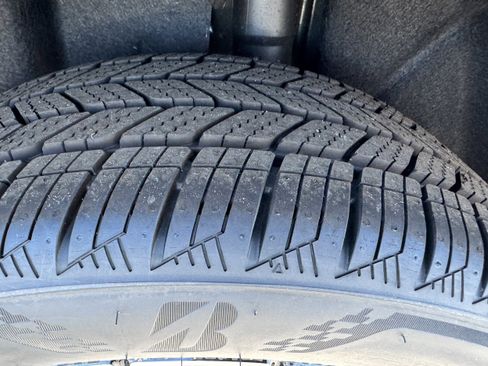 New 2025 Volkswagen Taos SE image 32