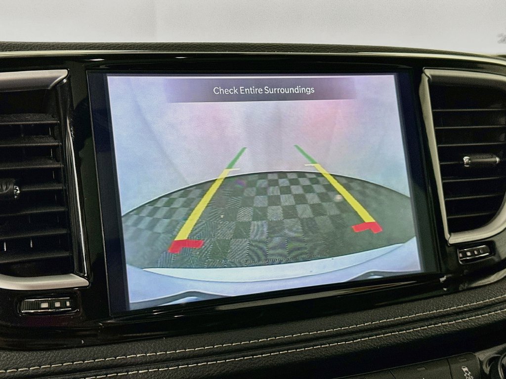 Certified 2025 Chrysler Pacifica Limited FWD image 22