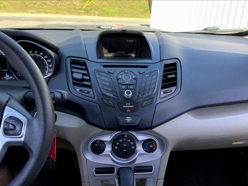 Used 2019 Ford Fiesta SE image 6