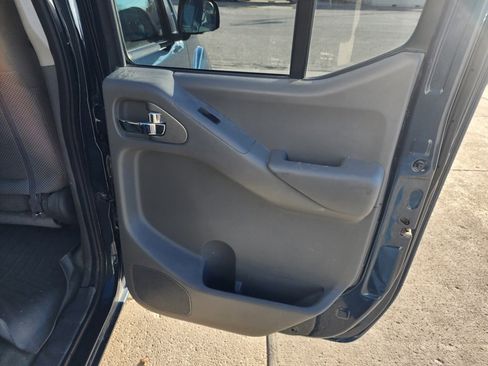 Used 2015 Nissan Frontier SV w/ SV Value Truck Package image 14