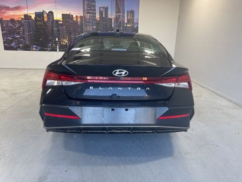 Used 2025 Hyundai Elantra SEL image 7