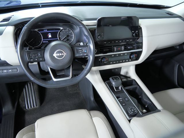 Used 2023 Nissan Pathfinder SL AWD/4WD image 3