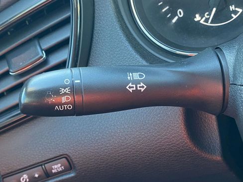 Used 2018 Nissan Rogue SV image 22