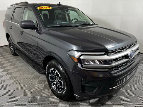Used 2024 Ford Expedition XLT image 3