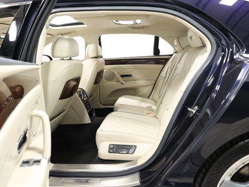 Used 2015 Bentley Flying Spur W12 image 42