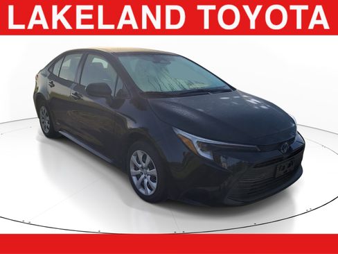 Used 2023 Toyota Corolla LE AWD/4WD image 1