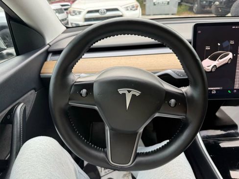 Used 2021 Tesla Model Y Long Range image 11